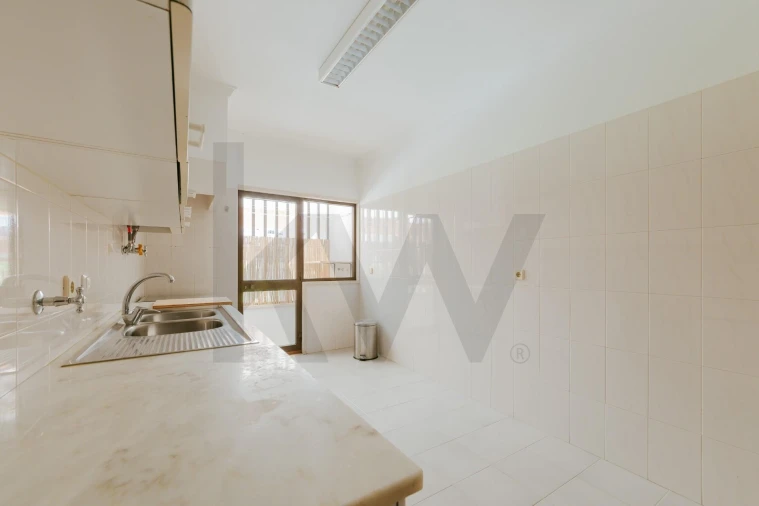 Apartamento T1 para Arrendamento em Lumiar Foto 13