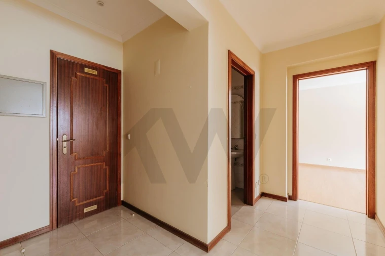 Apartamento T1 para Arrendamento em Lumiar Foto 3
