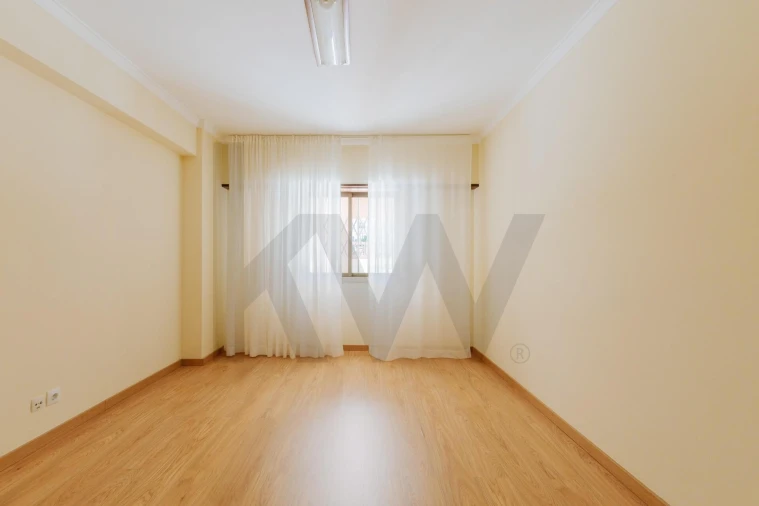 Apartamento T1 para Arrendamento em Lumiar Foto 10