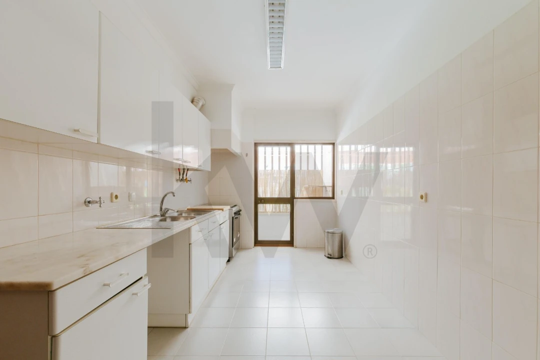 Apartamento T1 para Arrendamento em Lumiar Foto 14