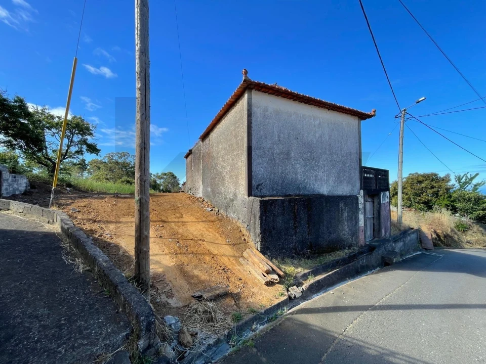 Moradia T3 para Venda em Prazeres Foto 5