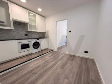 Apartamento T2 para Arrendamento em Algés, Linda-A-Velha e Cruz Quebrada-Dafundo
