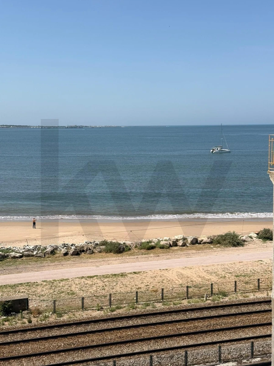 Apartamento T2 para Arrendamento em Algés, Linda-A-Velha e Cruz Quebrada-Dafundo Foto 16