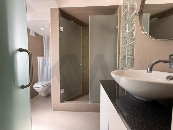 Apartamento T2 para Arrendamento em Algés, Linda-A-Velha e Cruz Quebrada-Dafundo Foto 14