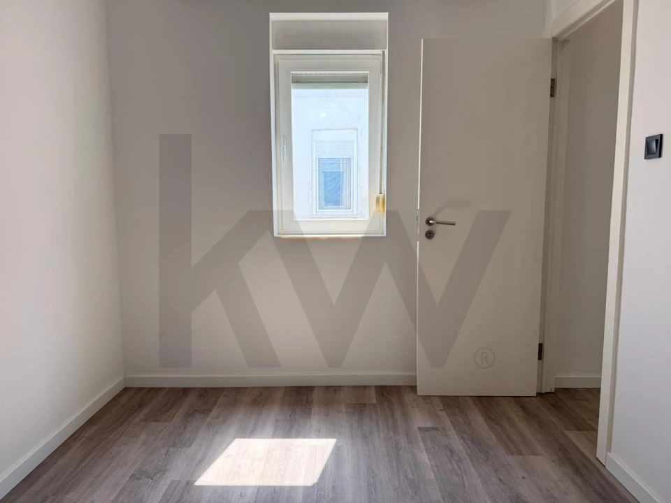 Apartamento T2 para Arrendamento em Algés, Linda-A-Velha e Cruz Quebrada-Dafundo Foto 12