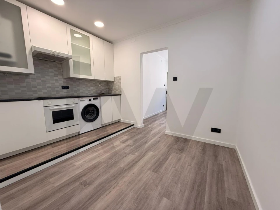 Apartamento T2 para Arrendamento em Algés, Linda-A-Velha e Cruz Quebrada-Dafundo Foto 9