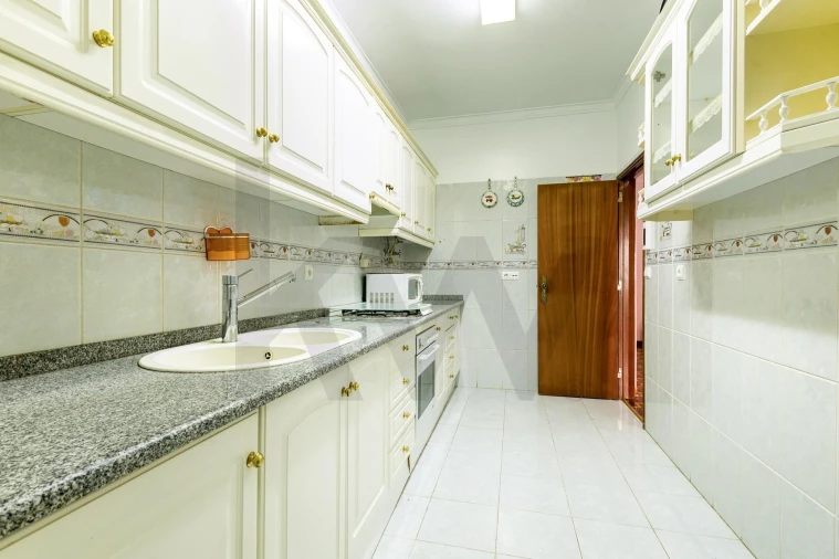 Apartamento T3 para Venda em Almada, Cova da Piedade, Pragal e Cacilhas Foto 4
