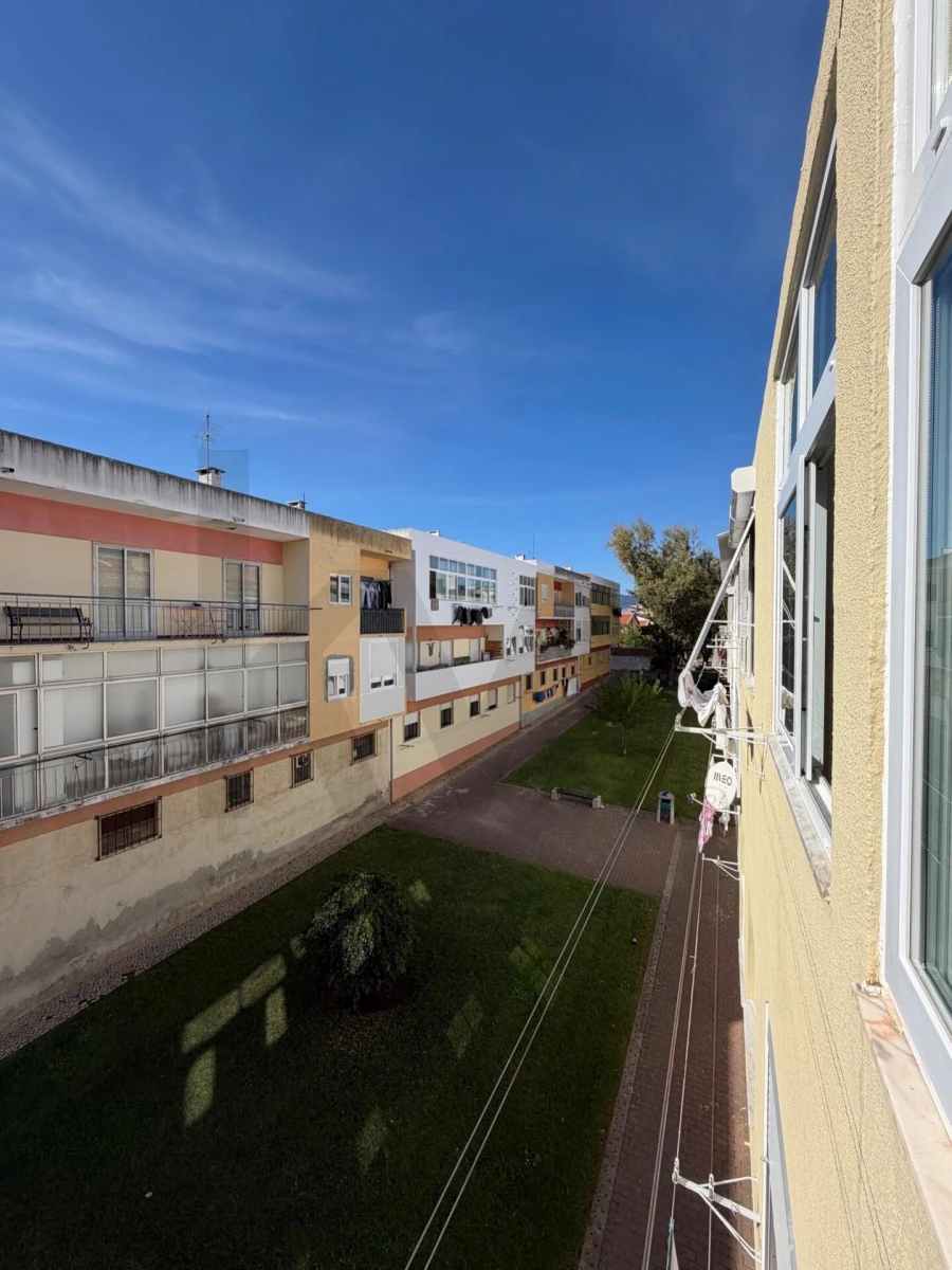Apartamento T3 para Venda em São Domingos de Rana Foto 24