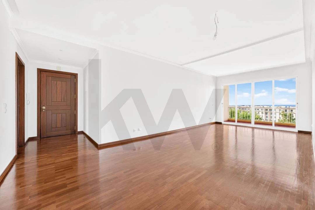 Apartamento T3 para Arrendamento em São Martinho Foto 4
