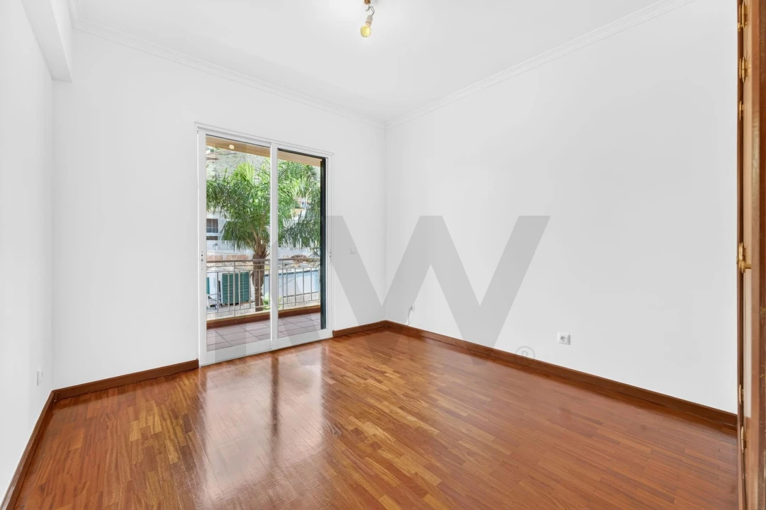 Apartamento T3 para Arrendamento em São Martinho Foto 8
