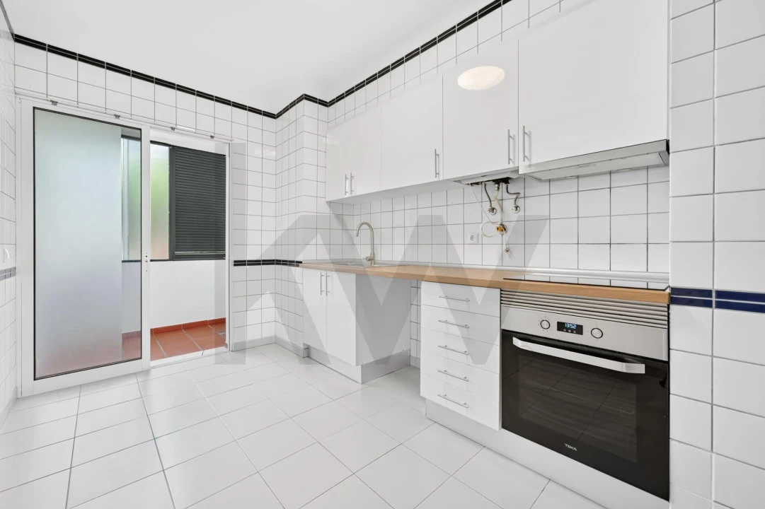 Apartamento T3 para Arrendamento em São Martinho Foto 14