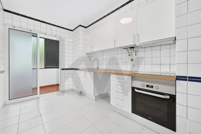 Apartamento T3 para Arrendamento em São Martinho