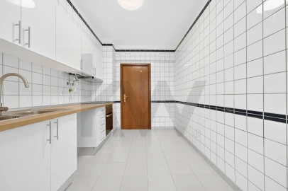 Apartamento T3 para Arrendamento em São Martinho