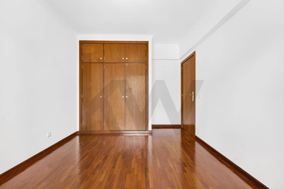 Apartamento T3 para Arrendamento em São Martinho Foto 9