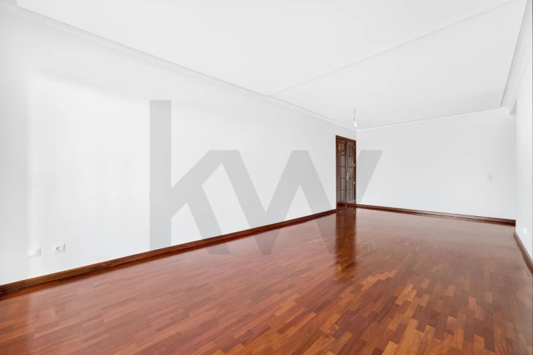 Apartamento T3 para Arrendamento em São Martinho Foto 3