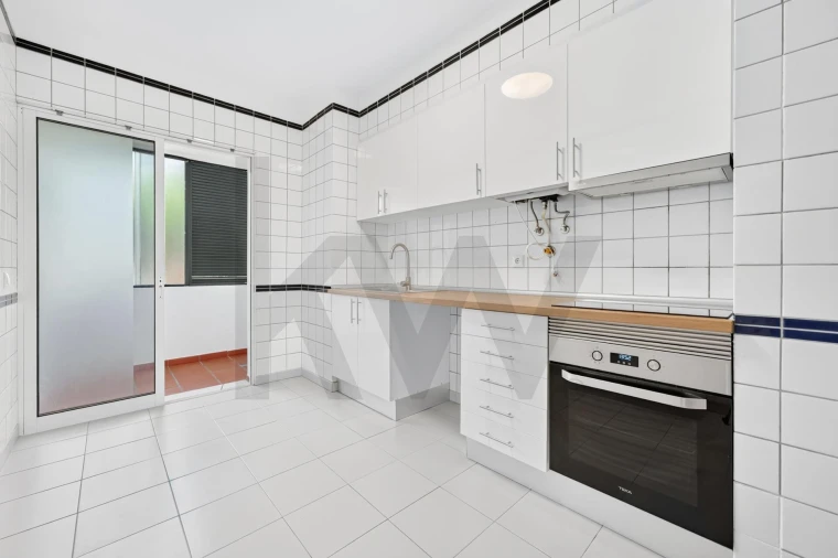 Apartamento T3 para Arrendamento em São Martinho Foto 14