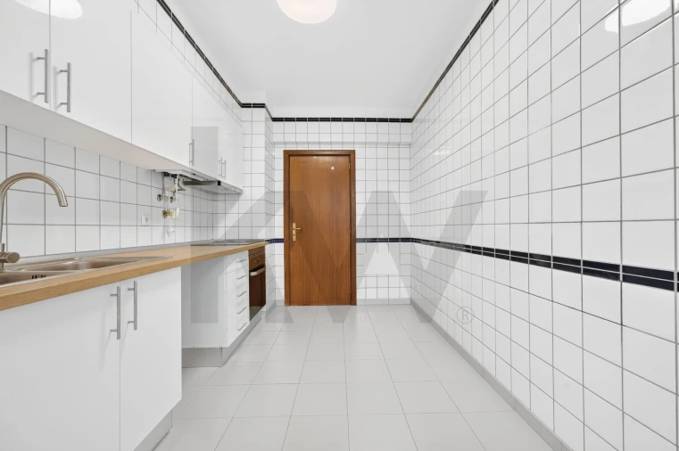Apartamento T3 para Arrendamento em São Martinho Foto 13