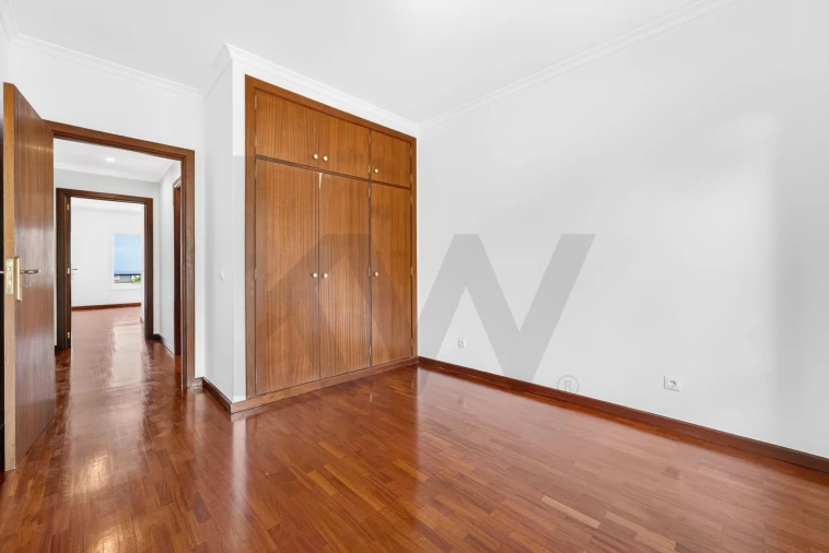Apartamento T3 para Arrendamento em São Martinho Foto 12