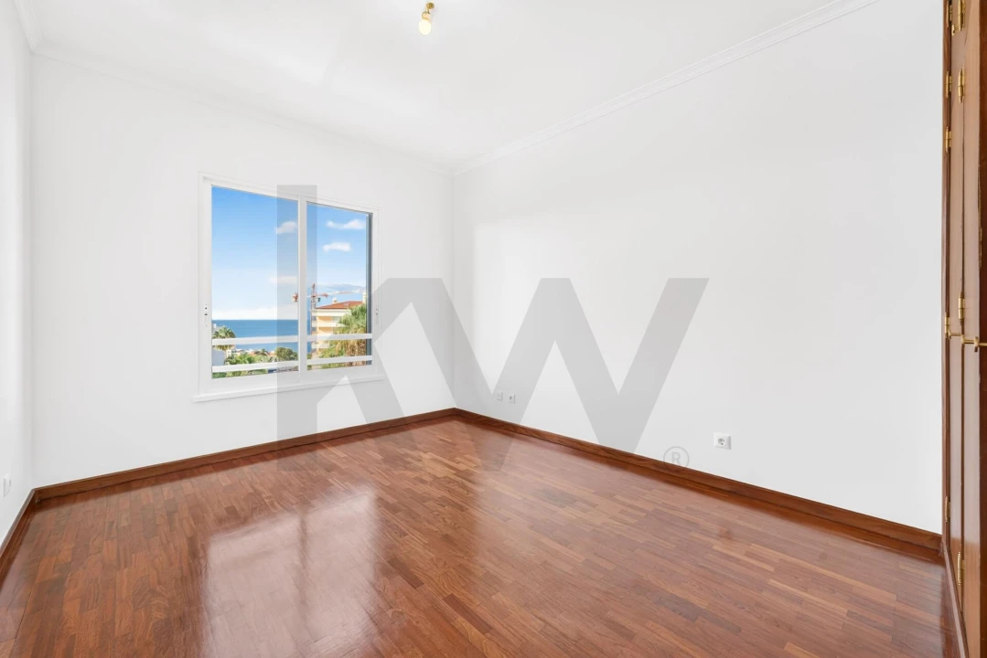 Apartamento T3 para Arrendamento em São Martinho Foto 6
