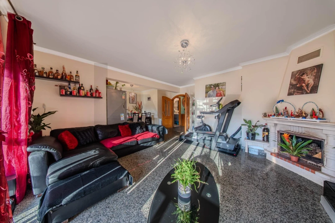 Apartamento T2 para Venda em Queluz e Belas Foto 1