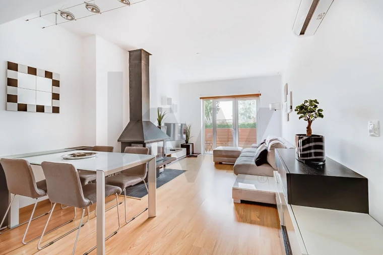 Apartamento T2 para Venda em Carnaxide e Queijas Foto 10