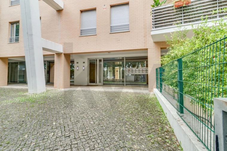 Apartamento T2 para Venda em Carnaxide e Queijas Foto 2