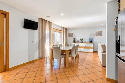 Apartamento T3 para Venda em Milheiros de Poiares