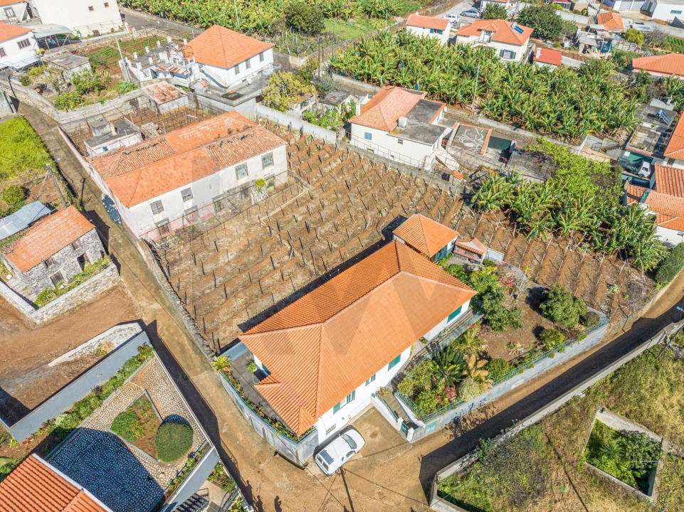 Moradia T5 para Venda em Estreito da Calheta Foto 5