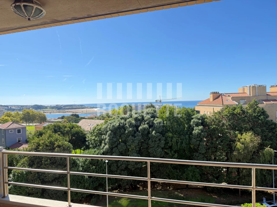 Apartamento T3 para Venda em Aldoar, Foz do Douro e Nevogilde Foto 1