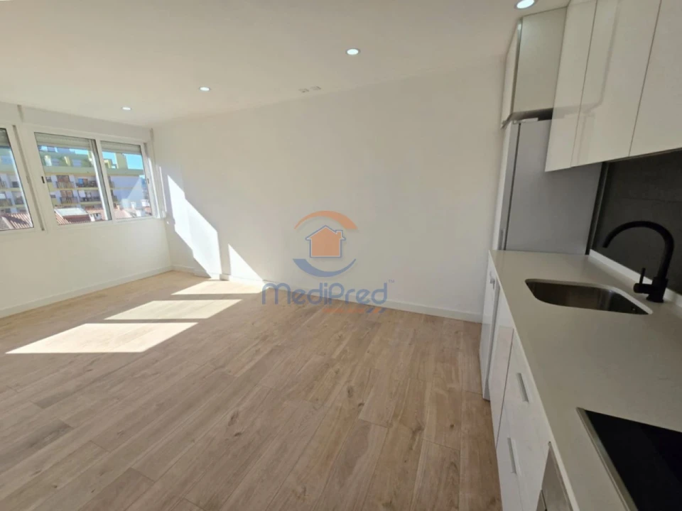 Apartamento T3 para Venda em Odivelas Foto 1
