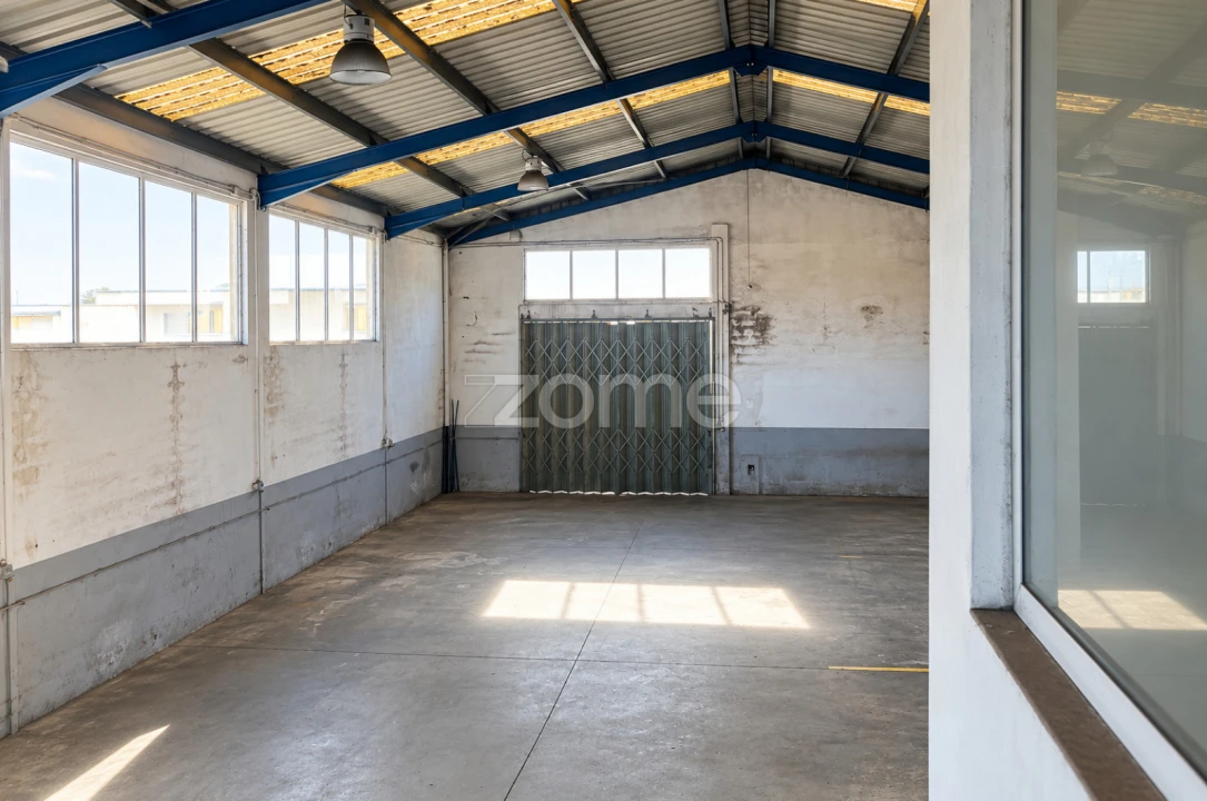Terreno Comércio / Armazém para Arrendamento em Canelas Foto 11