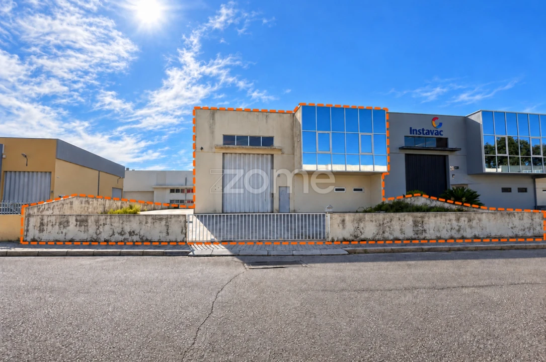 Terreno Comércio / Armazém para Arrendamento em Canelas Foto 1