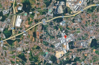 Terreno Comércio / Armazém para Arrendamento em Canelas