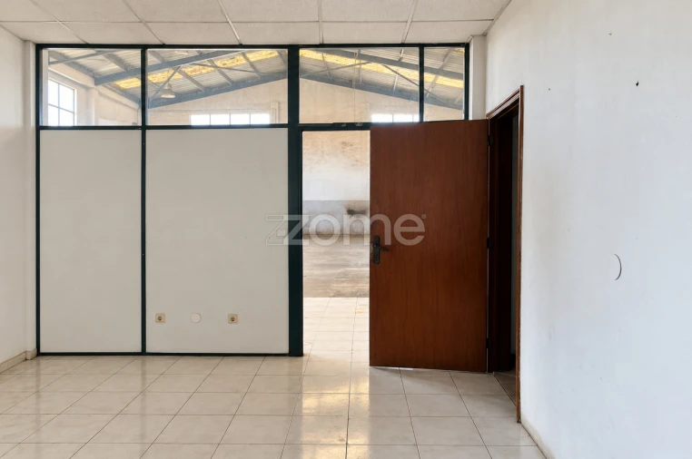 Terreno Comércio / Armazém para Arrendamento em Canelas Foto 6