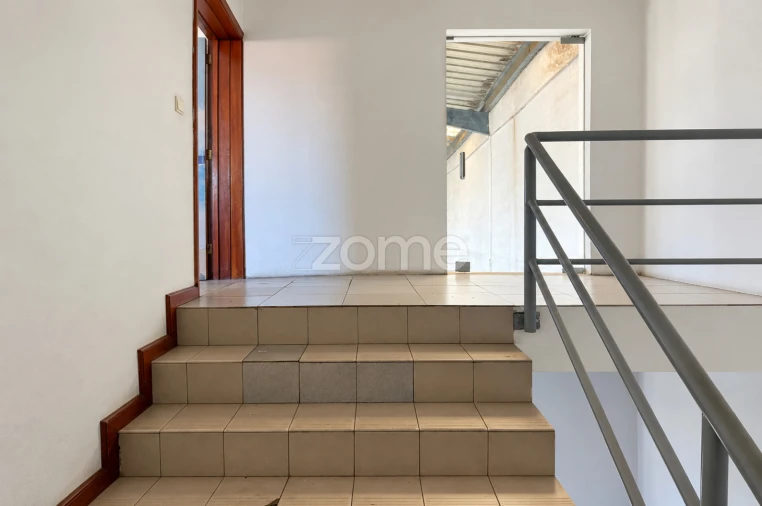 Terreno Comércio / Armazém para Arrendamento em Canelas Foto 8
