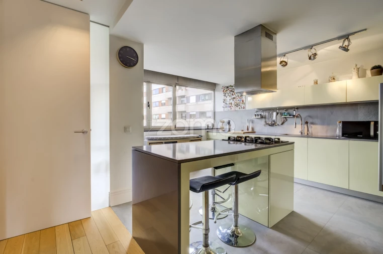 Apartamento T3 para Arrendamento em Oliveira, São Paio e São Sebastião Foto 6