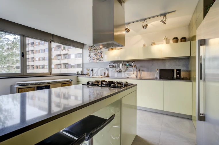 Apartamento T3 para Arrendamento em Oliveira, São Paio e São Sebastião Foto 8