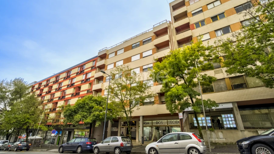 Apartamento T3 para Arrendamento em Oliveira, São Paio e São Sebastião
