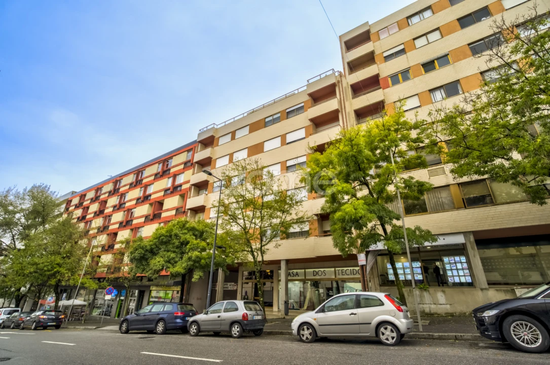 Apartamento T3 para Arrendamento em Oliveira, São Paio e São Sebastião Foto 1