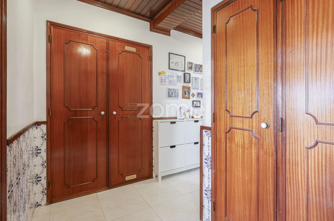Apartamento T2 para Venda em São Domingos de Rana Foto 11