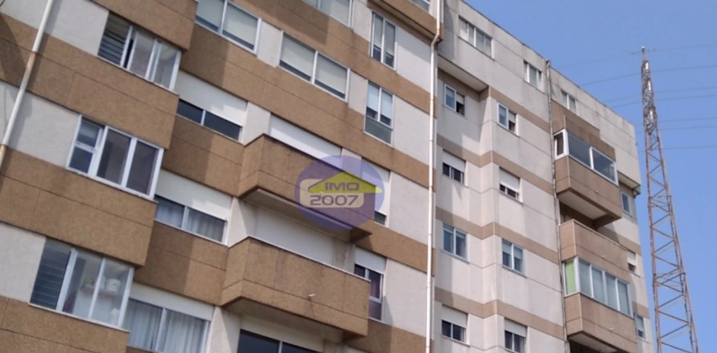 Apartamento T3 para Venda em Oliveira do Douro Foto 1