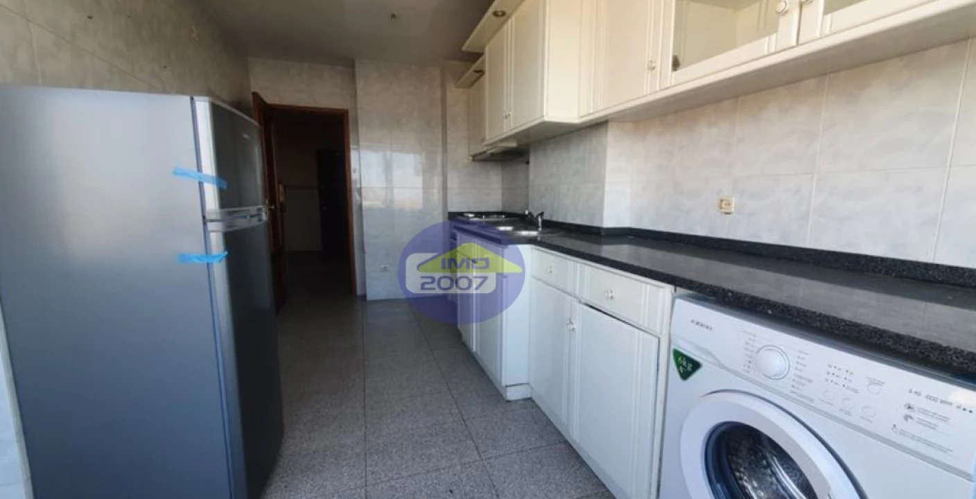 Apartamento T3 para Venda em Oliveira do Douro Foto 2
