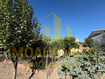 Moradia T3 para Venda em Tourais e Lajes