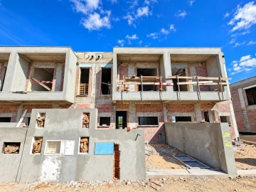Moradia T3 para Venda em Charneca de Caparica e Sobreda