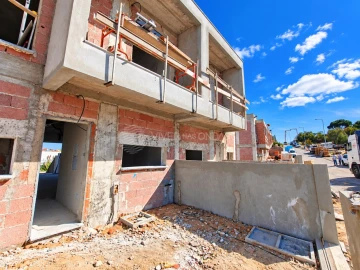 Moradia T3 para Venda em Charneca de Caparica e Sobreda