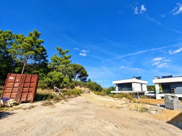 Moradia T3 para Venda em Charneca de Caparica e Sobreda