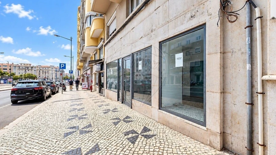 Loja para Arrendamento em Areeiro