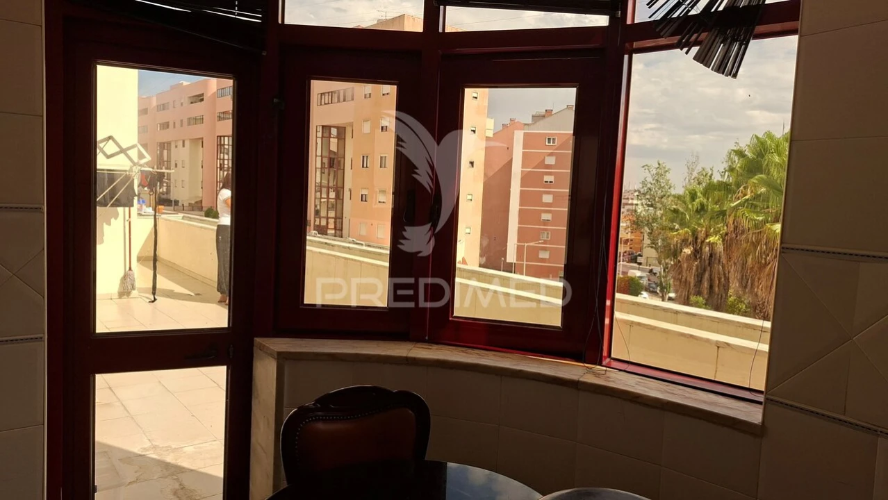 Apartamento T4 para Venda em Odivelas Foto 12