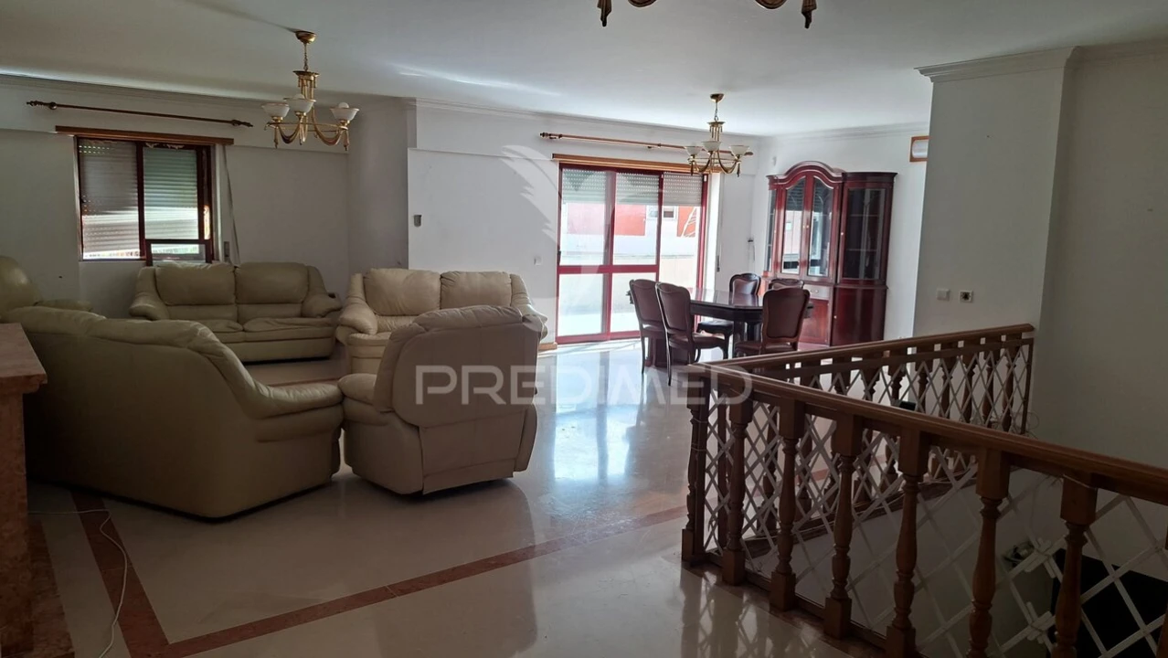 Apartamento T4 para Venda em Odivelas Foto 5