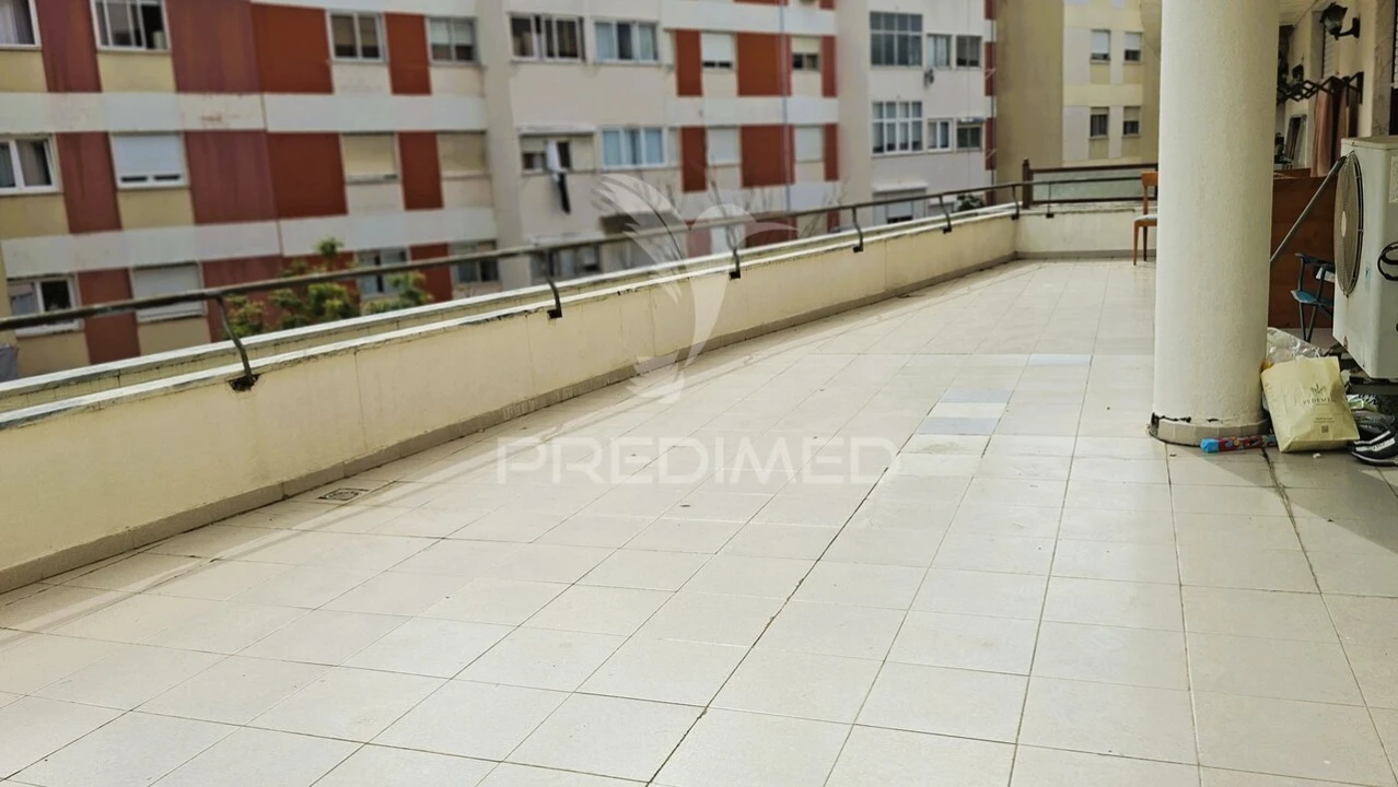 Apartamento T4 para Venda em Odivelas Foto 9